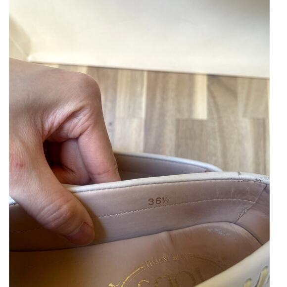 Tod's Gommino Womens Driving Loafers Shoes White Leather Gold Buckle Size 36.5 - Picture 9 of 10